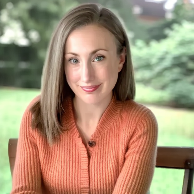 Amy Foley Headshot